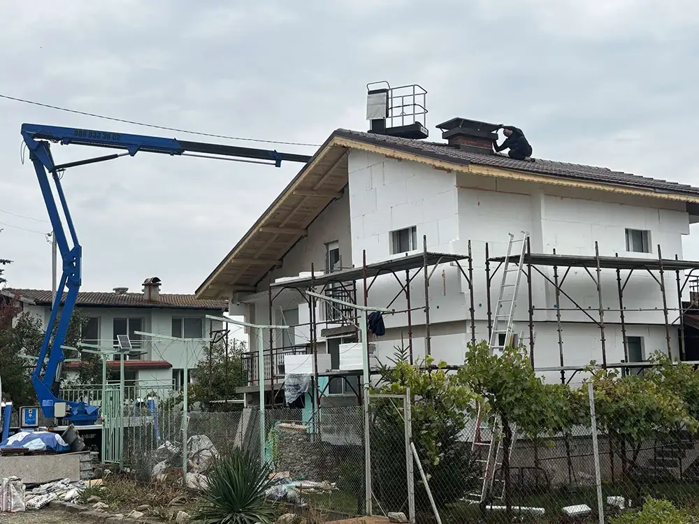 Ремонт на покрив полагане на нови керемиди и безшевни американски улуци